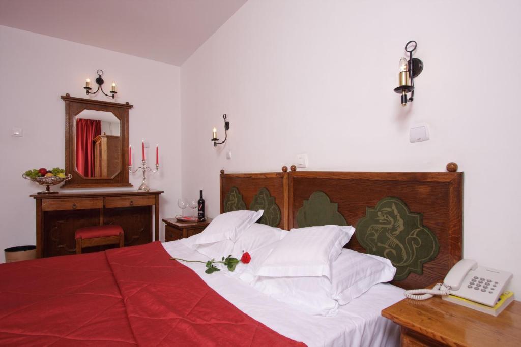 Hotel Castel Dracula Piatra Fantanele Ruang foto