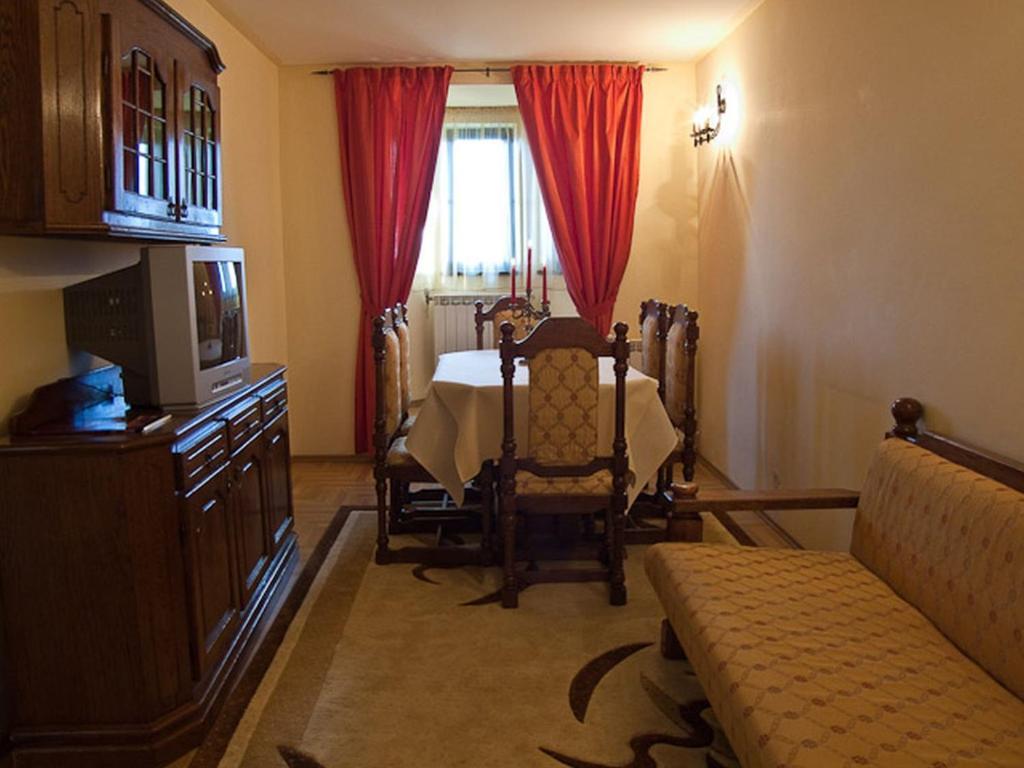 Hotel Castel Dracula Piatra Fantanele Ruang foto