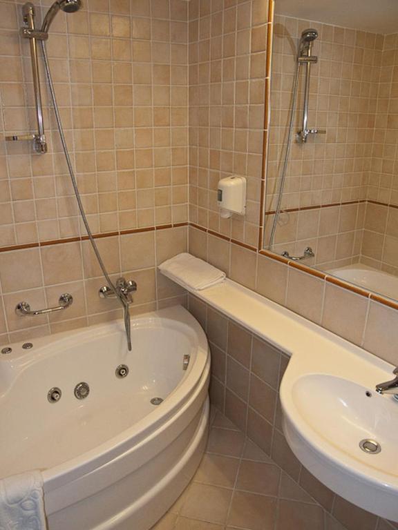 Hotel Castel Dracula Piatra Fantanele Ruang foto