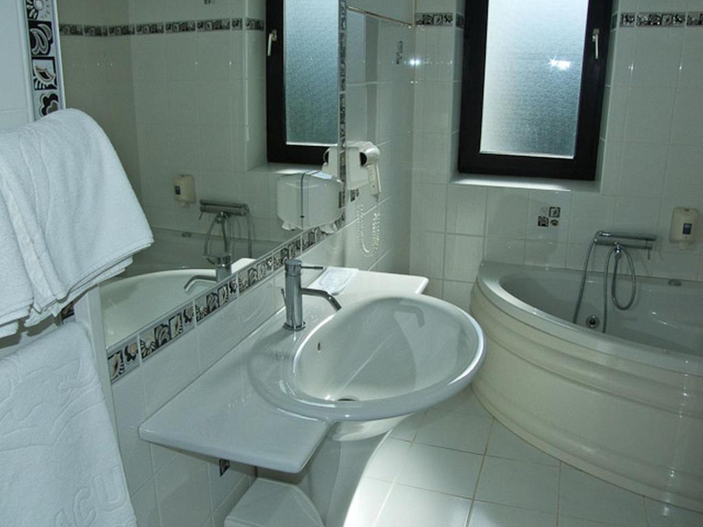 Hotel Castel Dracula Piatra Fantanele Bagian luar foto